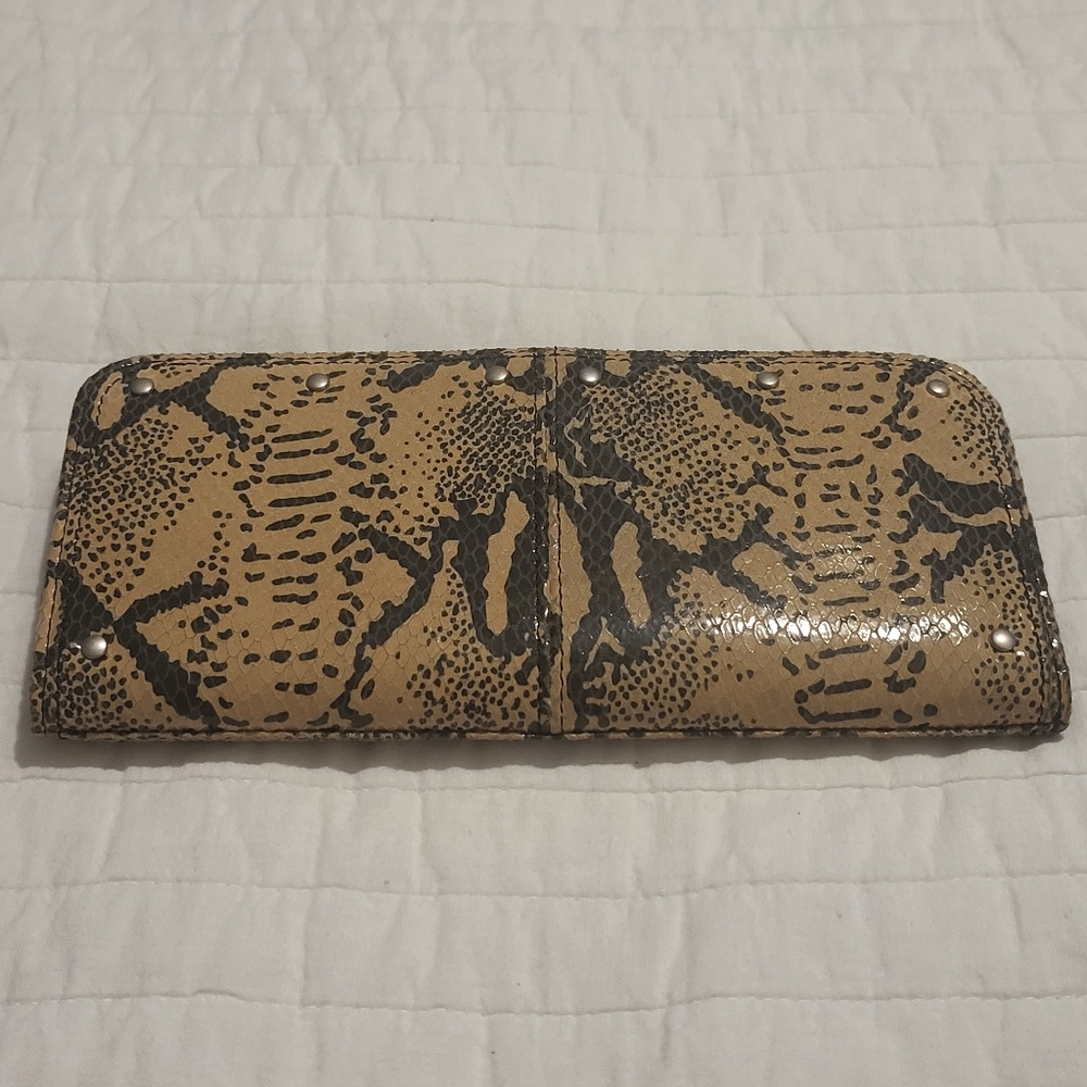 KENNETH COLE FAUX PATENT BLACK & Tan SNAKE PATTERN ORGANIZER CLUTCH WALLET